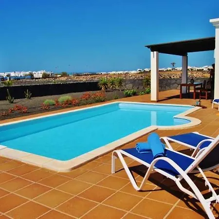 Apartamento Playa Blanca Sleeps 6 Wifi